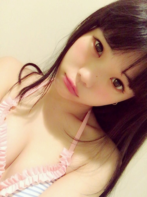 アイナ・ジ・エンド、セミヌードおっぱいエロ画像