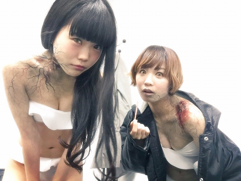 アイナ・ジ・エンド、セミヌードおっぱいエロ画像