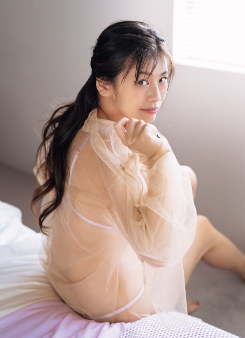 小阪由佳セミヌードおっぱいエロ画像