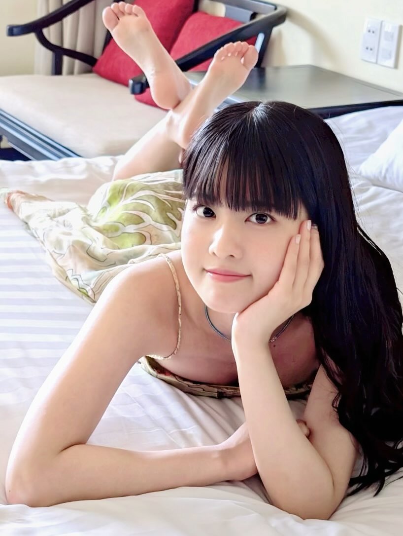 大西亜玖璃グラビアおっぱいエロ画像