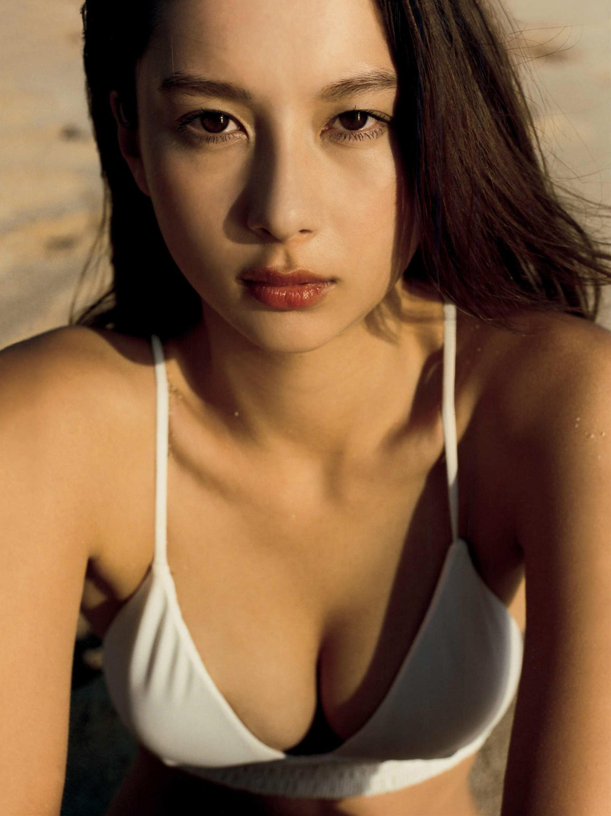 Niki丹羽仁希セミヌードおっぱいエロ画像