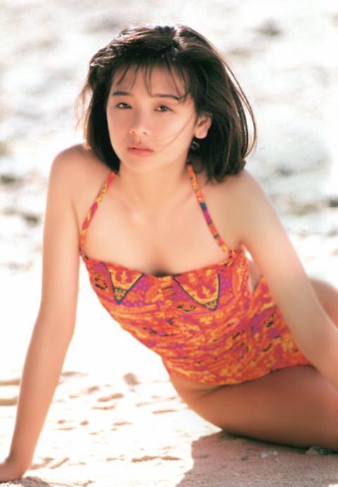 宍戸留美水着グラビアおっぱいエロ画像
