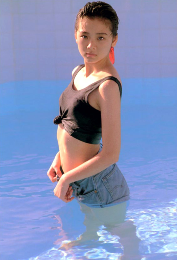 宍戸留美水着グラビアおっぱいエロ画像