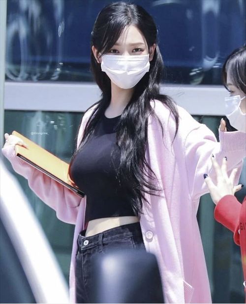 aespaカリナグラビア自撮りライブおっぱいエロ画像