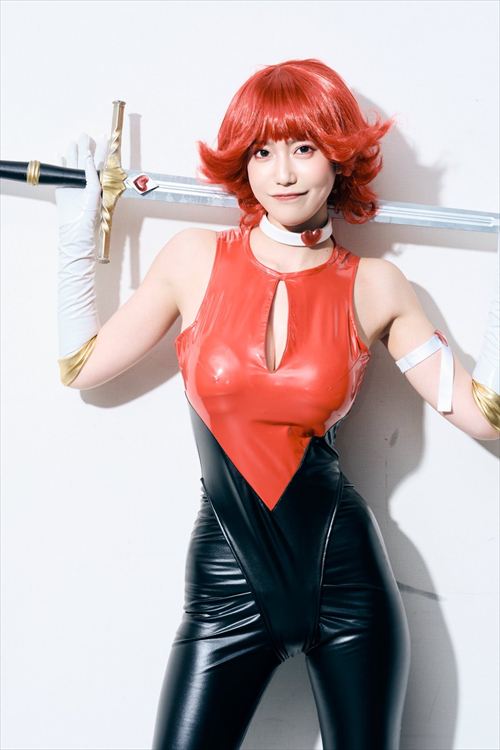 阿部なつき私服vsハニー衣装爆乳こぼれ落ち比較エロ