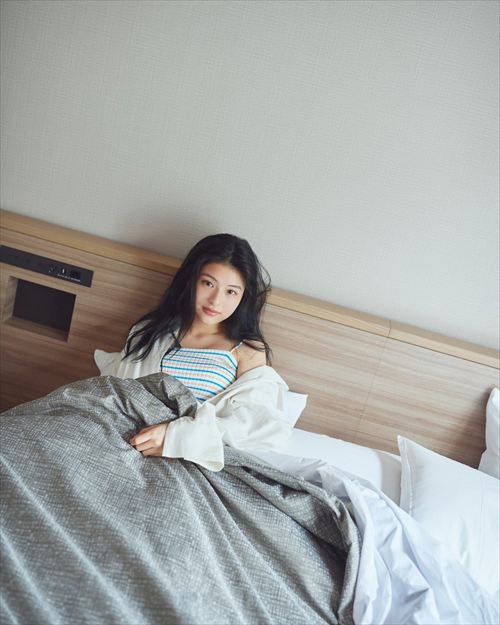 出口夏希 インスタオフショット ドレス お尻曲線 シコシコ必至