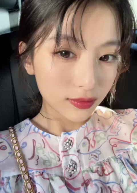 出口夏希 背中全開ドレス 東京国際映画祭 お尻谷間チラリ エロ画像