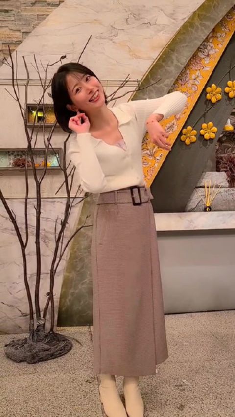 海老原優香アナ、前かがみでおっぱいエロハプニング！！谷間見せのサービスｗｗ