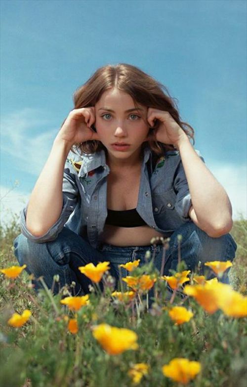 エミリー・ラッド（emily rudd）のおっぱい「Hunters」エロシーン