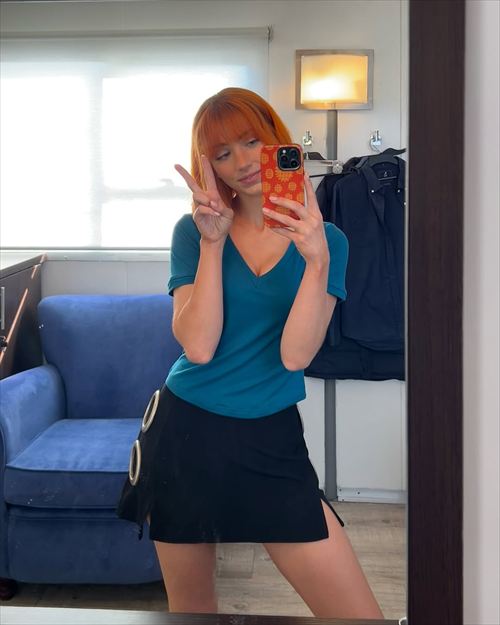 エミリー・ラッド（emily rudd）のおっぱい「Hunters」エロシーン