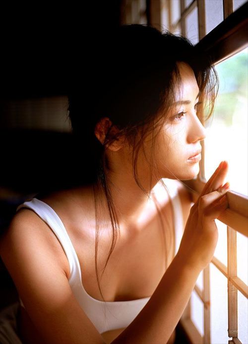 星野真里グラビアおっぱい水着乳首エロ画像