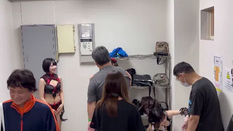 地下アイドル 9時間1500円 無料ハグ連発 腰に手が回るエロ密着