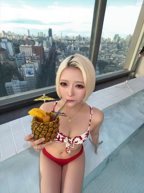 いーたろ、おっぱい水着自撮りエロ画像