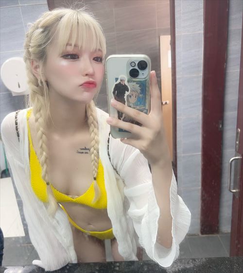 いーたろ、おっぱい水着自撮りエロ画像