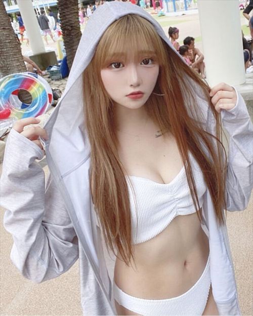 いーたろ、おっぱい水着自撮りエロ画像