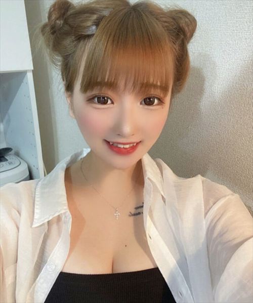 いーたろ、おっぱい水着自撮りエロ画像