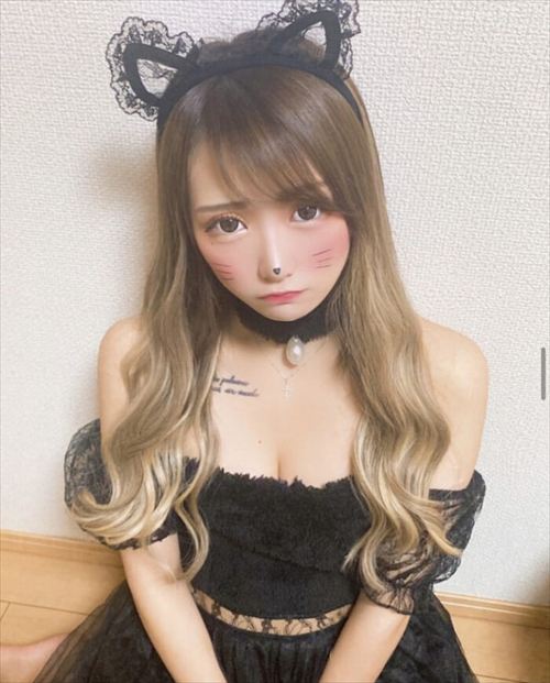 いーたろ、おっぱい水着自撮りエロ画像