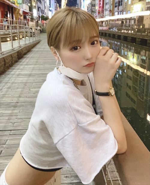 いーたろ、おっぱい水着自撮りエロ画像