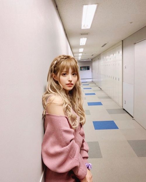 今井アンジェリカ 最新水着写真2 魅力的な表情