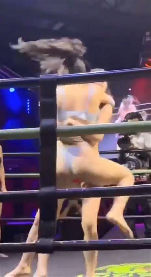 タイ女子プロレスビキニ股間固め技具見えハプニング画像2