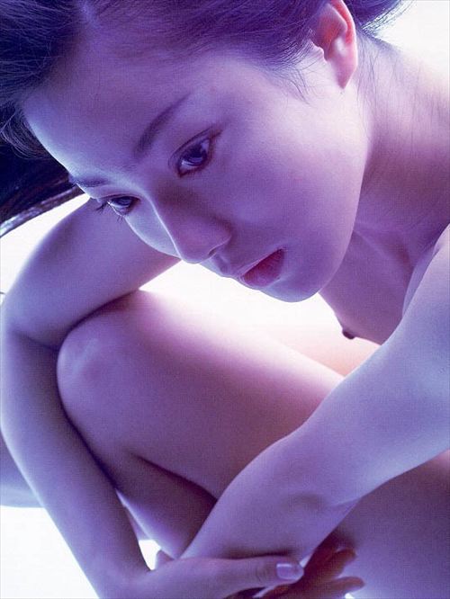 菅野美穂、乳首ヌードおっぱいエログラビア画像