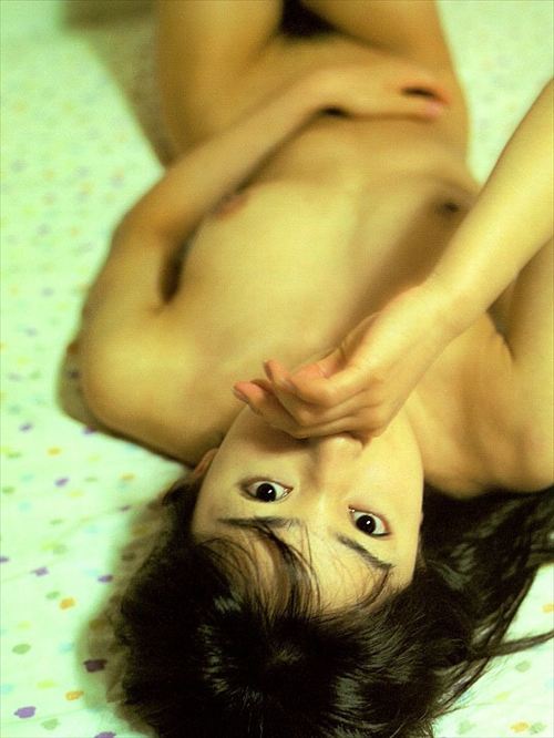 菅野美穂、乳首ヌードおっぱいエログラビア画像