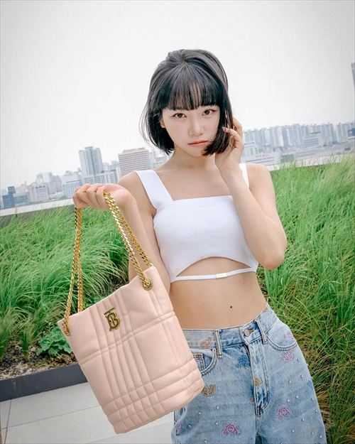 LE SSERAFIM・キム・チェウォングラビア自撮りライブおっぱいエロ画像