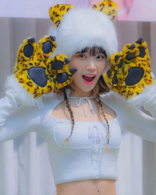 LE SSERAFIM・キム・チェウォングラビア自撮りライブおっぱいエロ画像