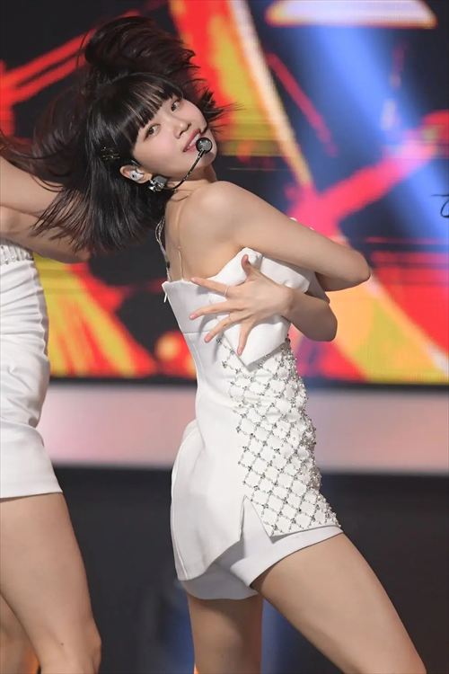 LE SSERAFIM・キム・チェウォングラビア自撮りライブおっぱいエロ画像