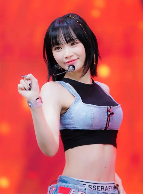 LE SSERAFIM・キム・チェウォングラビア自撮りライブおっぱいエロ画像