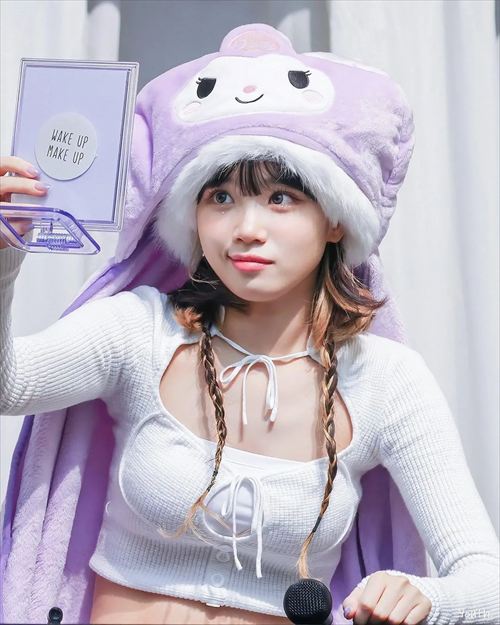 LE SSERAFIM・キム・チェウォングラビア自撮りライブおっぱいエロ画像