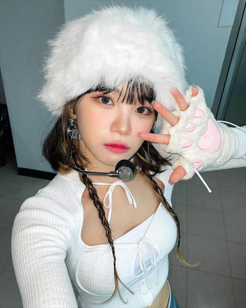 LE SSERAFIM・キム・チェウォングラビア自撮りライブおっぱいエロ画像