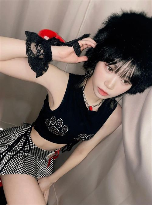 LE SSERAFIM・キム・チェウォングラビア自撮りライブおっぱいエロ画像