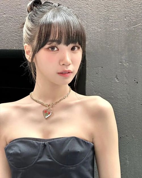 LE SSERAFIM・キム・チェウォングラビア自撮りライブおっぱいエロ画像