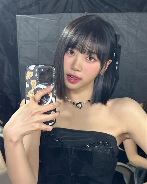 LE SSERAFIM・キム・チェウォングラビア自撮りライブおっぱいエロ画像