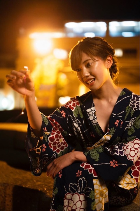 元SKE48・北川綾巴、5年ぶりの水着グラビア！エロと色気が混ざり合って勃起必至ww（エロ動画）