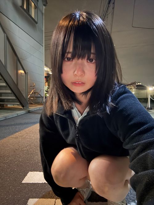 こまめ Twitter自撮り 幼げキャミ前かがみ 胸チラ谷間 エロロリ