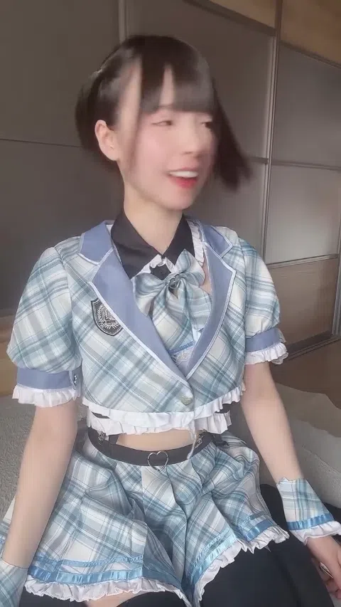 こまめ 童顔ロリ 透き通る白肌 幼げキャミ エロ谷間チラ 自撮りまとめ