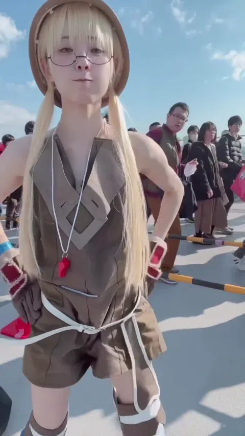 こまめ ハイレグ水着 鼠径部むっちり 腰回り肉感 エロ下半身 自撮り