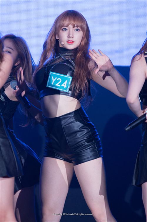 ナヨン マン筋くっきり ノーパン腰振り