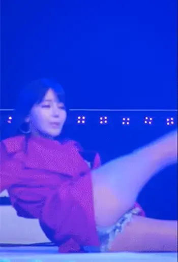 ナヨン マン筋くっきり ノーパン疑惑GIF