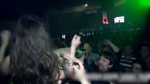 欧米地下ライブ全裸戻りロックエロ動画12