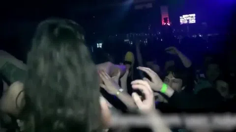 女ミュージシャンWHFSフェスおっぱい触られマンコハプニング画像3