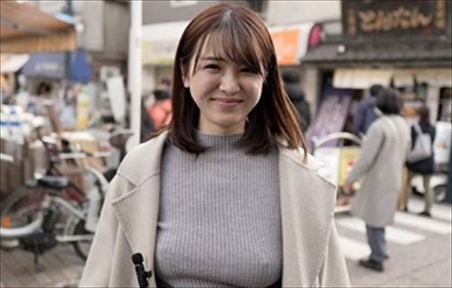 南真依 インフルエンサー ノーブラ 胸ポチ セクシー画像 2025