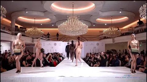 全裸モデル アクセサリー 乳首リング 尻宝石