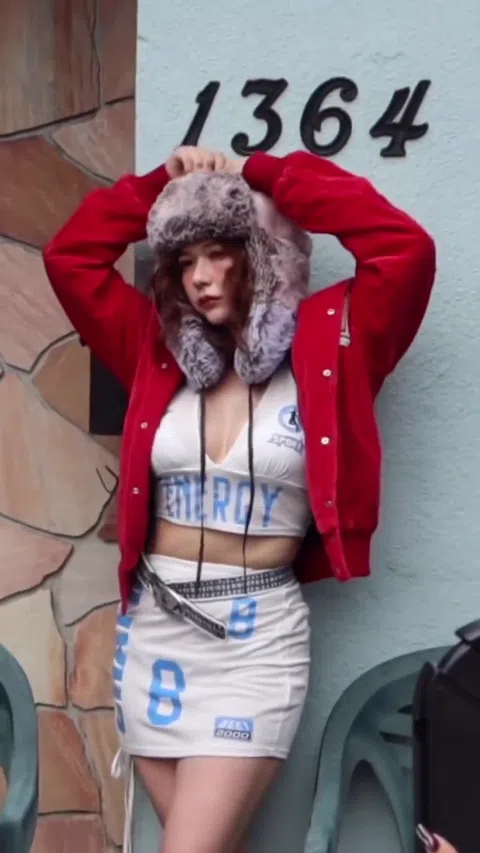 村重杏奈 arグラビア 胸元強調 巨乳谷間 セクシーショット