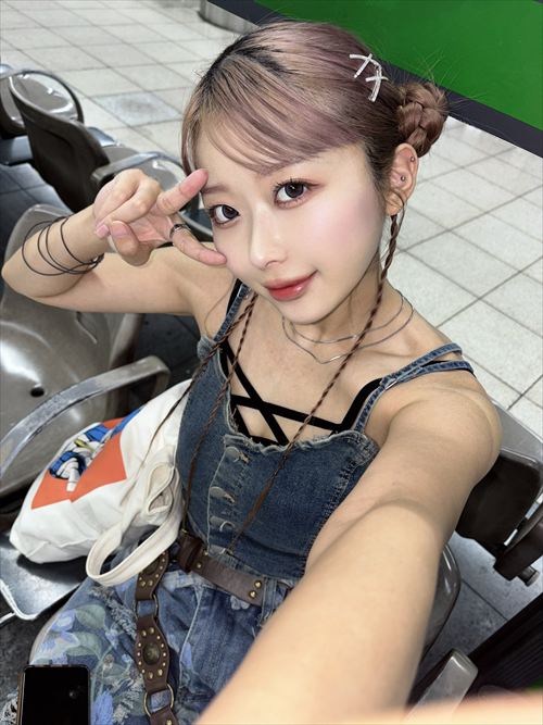 成瀬いな 自撮り Gカップ 巨乳谷間 Twitterエロ画像