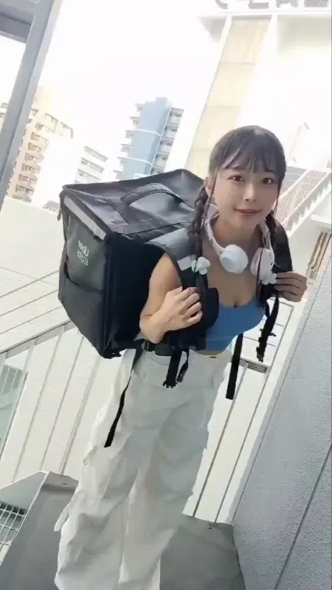 成瀬いな Gカップ グラビア 巨乳 谷間 エロ画像