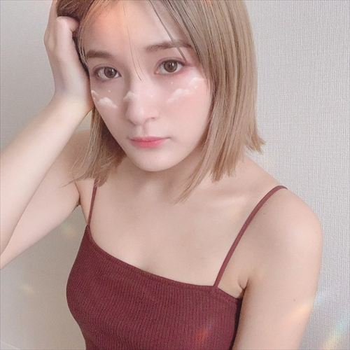 欅坂46メンバー 織田奈那、グラビアおっぱい水着エロ画像