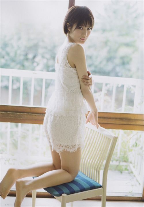 欅坂46メンバー 織田奈那、グラビアおっぱい水着エロ画像